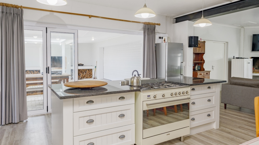 7 Bedroom Property for Sale in Struisbaai Western Cape